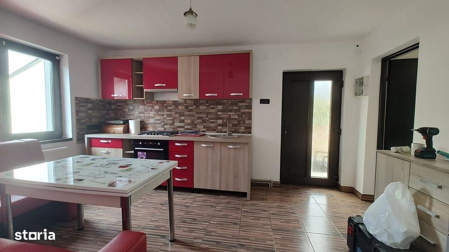 Casă cu 3 camere în Șoimuș