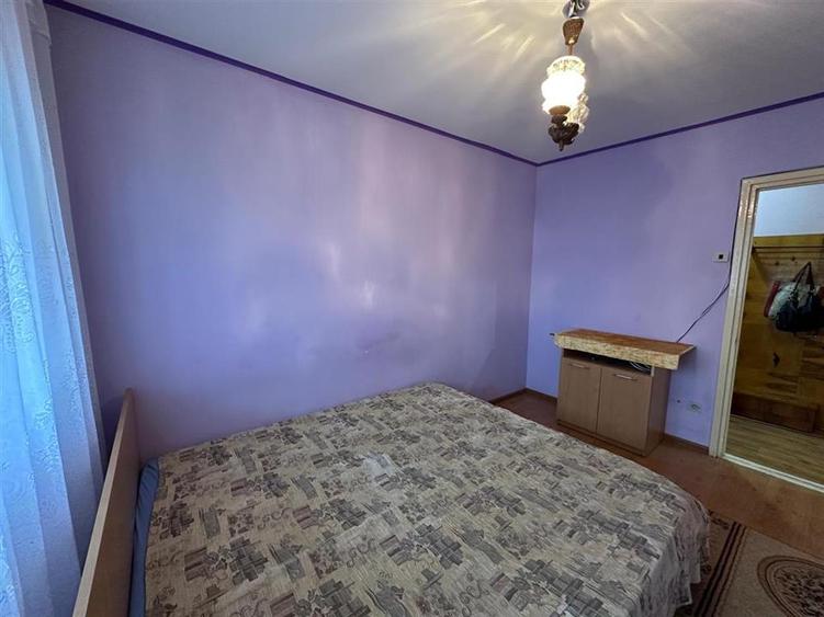 Apartament cu 3 camere decomandat în B-dul București