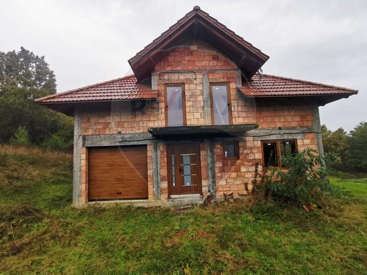 Casă cu 5 camere cu Teren 6400 Mp în Copalnic-Mănăștur