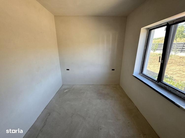 Casă cu 4 camere în Bucium