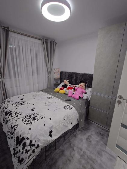Apartament cu 3 camere semidecomandat în Exterior Vest