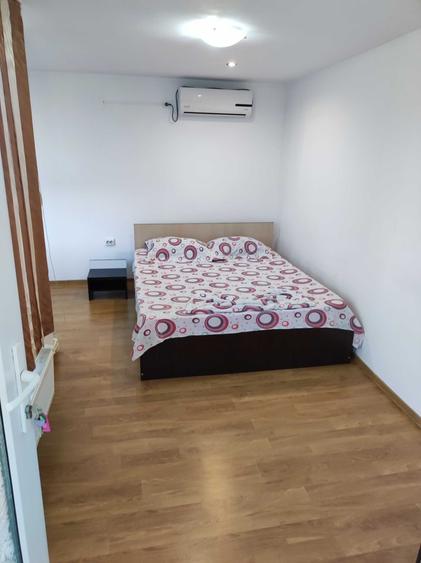 Casă cu 4 camere cu Teren 200 Mp în Delfinariu