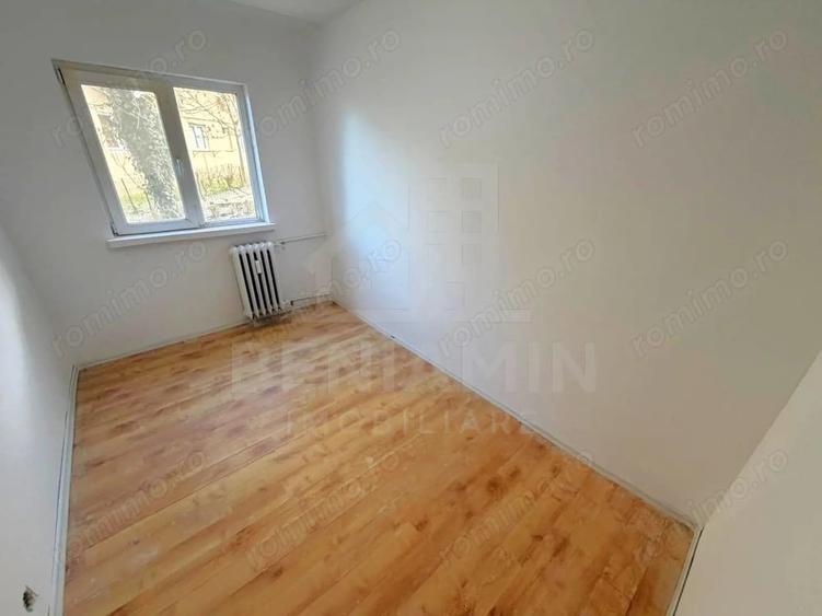 Apartament cu 4 camere decomandat în Valea Rosie