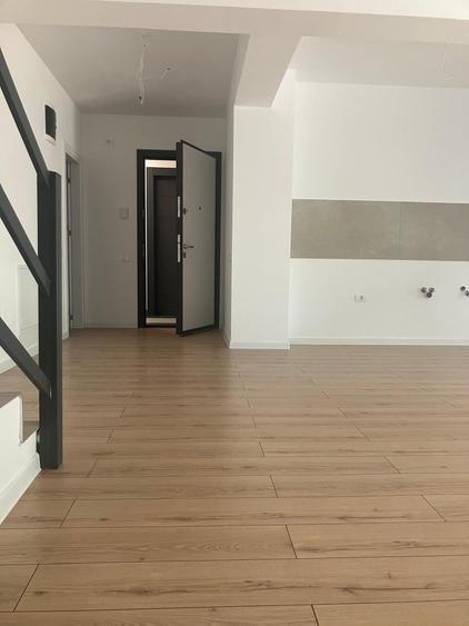 Apartament cu 3 camere semidecomandat în Colentina