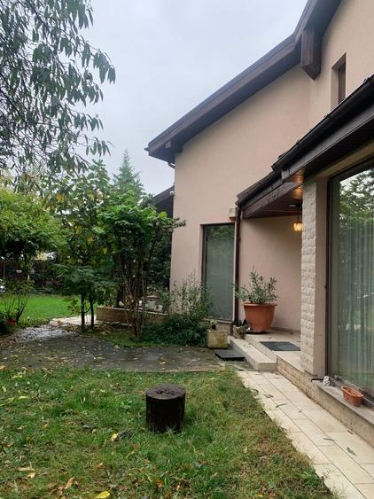 Casă individuală cu 4 camere cu Canalizare în Ultracentral