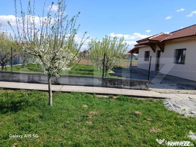 Casă cu 3 camere cu Teren 500 Mp în Lazuri
