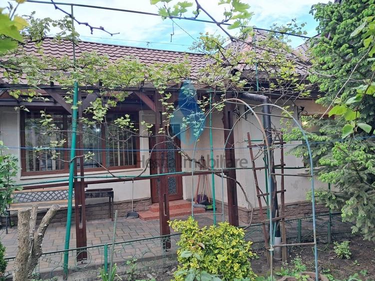 Casă cu 4 camere cu Canalizare în Moara de Vânt