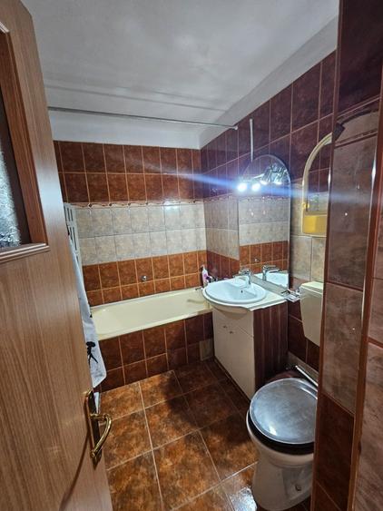Apartament cu 3 camere în Cetate