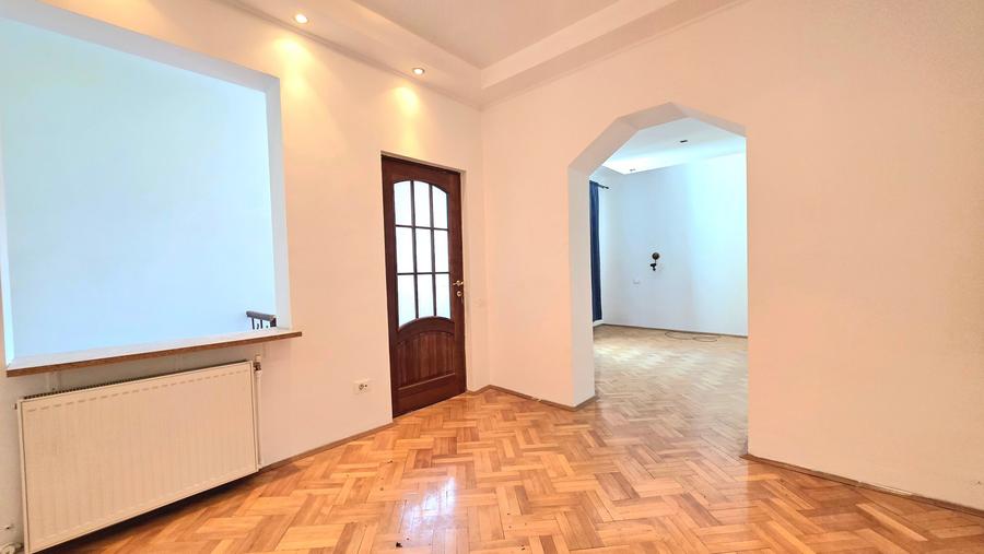 Casă cu 12 camere cu Canalizare în Armeneasca
