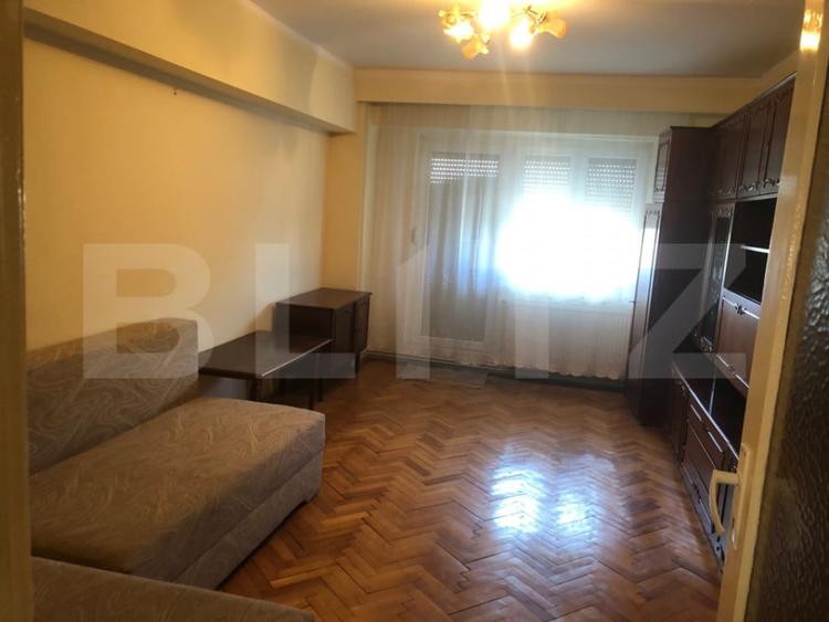 Apartament cu 3 camere decomandat în Carpați 2
