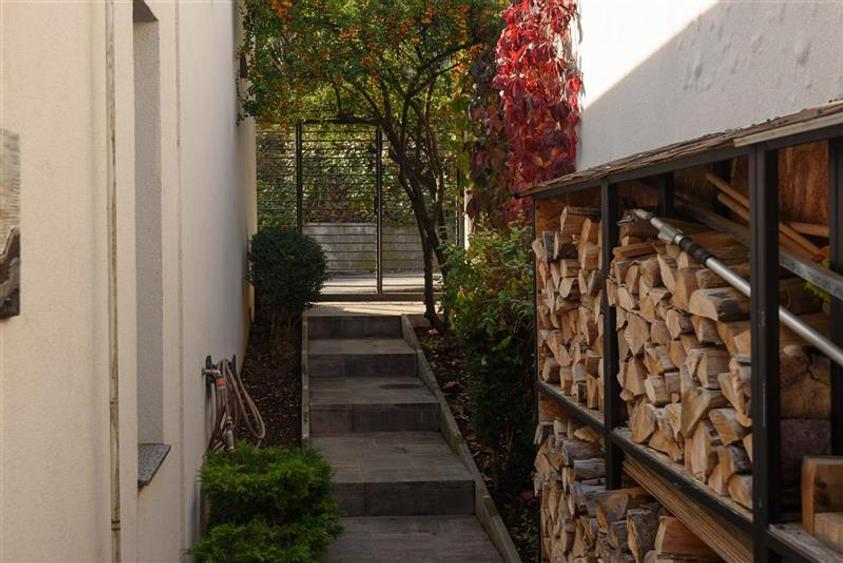 Casă individuală cu 4 camere cu Piscina în Central