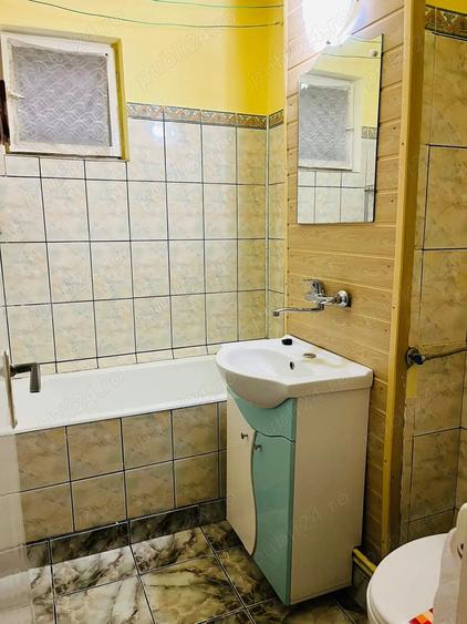 Apartament cu 3 camere semidecomandat în Central