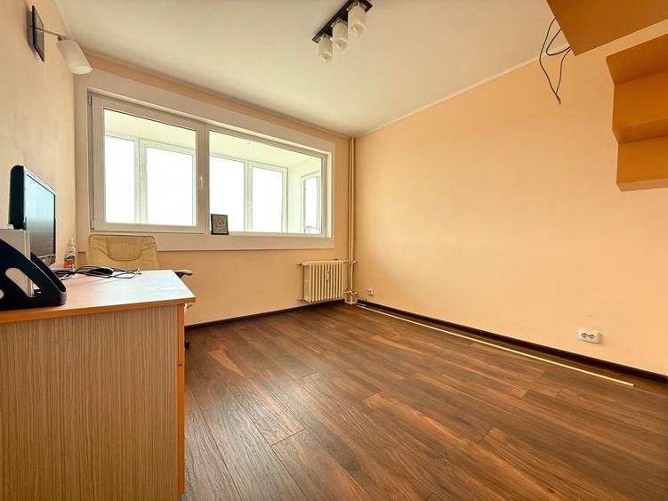 Apartament cu 3 camere semidecomandat în Titan