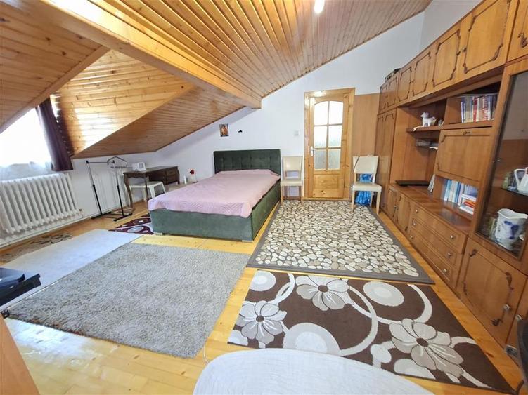 Apartament 3 camere la casa curte pivnita parcare zona Centrala - 5
