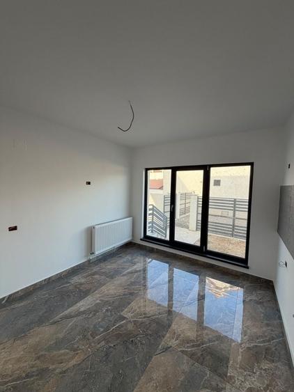 Casă cu 4 camere decomandat în Central