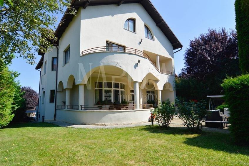 Casă individuală cu 9 camere cu Canalizare în Europa