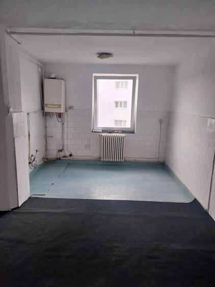 Apartament cu 4 camere decomandat în Exterior Vest
