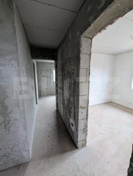 Casă individuală cu 4 camere cu Teren 500 Mp în Păun