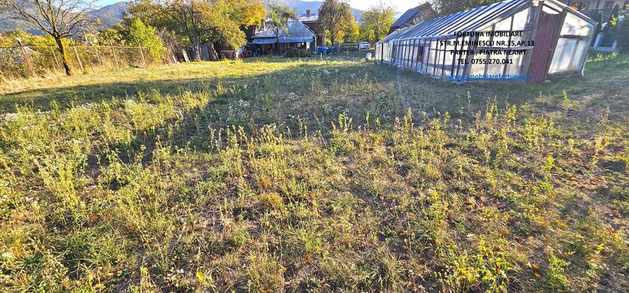 Casă cu 6 camere cu Teren 6329 Mp în Vest