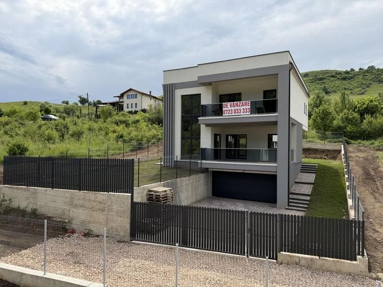 Casă cu 4 camere cu Teren 500 Mp în Florești