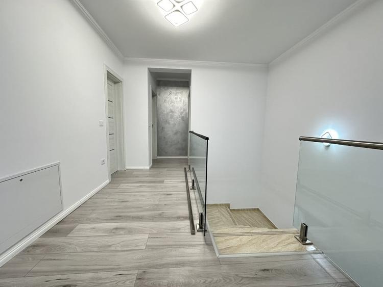 Duplex cu 4 camere cu Canalizare în Dumbrăvița