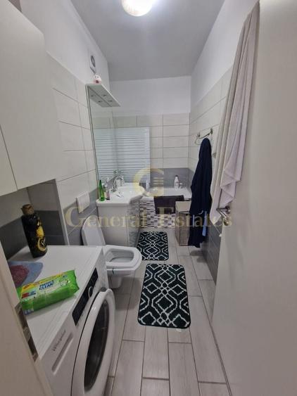 Apartament cu 3 camere decomandat în Tractorul