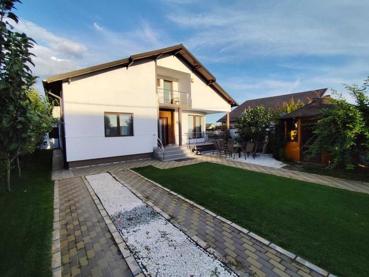 Casă cu 4 camere în Priseaca