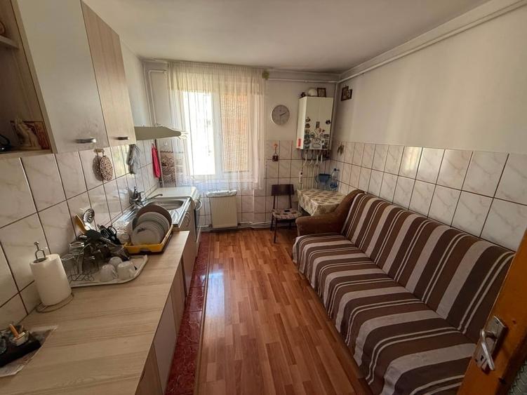 Apartament cu 2 camere decomandat în Dărmănești