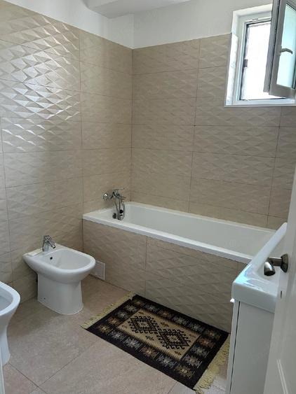 Apartament cu 3 camere decomandat în Bucium