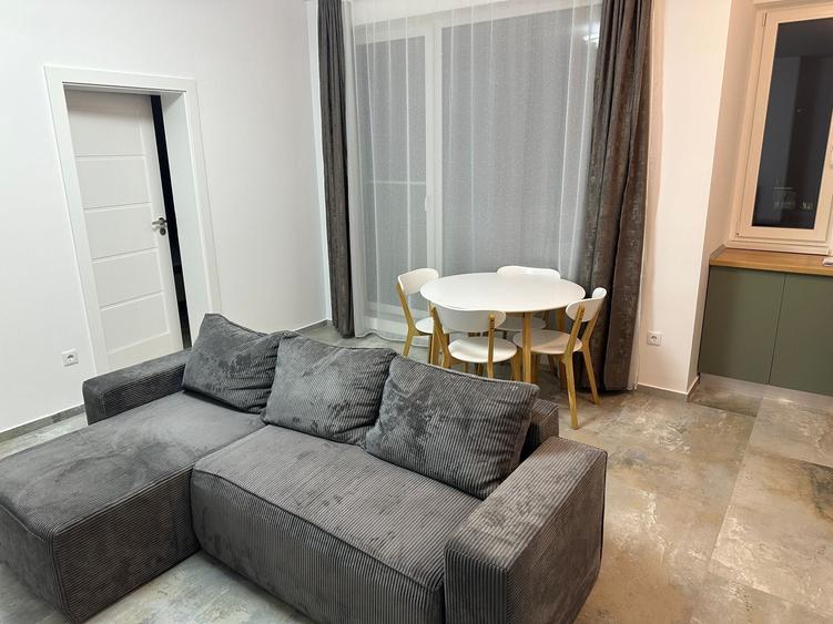 Apartament cu 2 camere decomandat în Florești