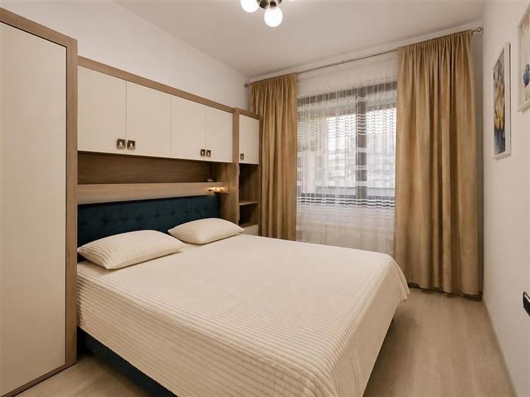 Apartament cu 2 camere decomandat, mobilat în Tractorul