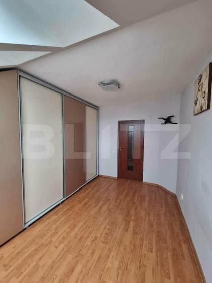 Apartament cu 3 camere decomandat, mobilat în Unirea
