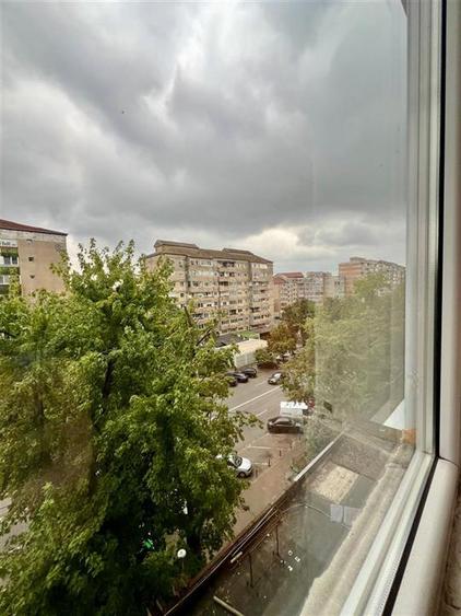 Apartament cu 3 camere semidecomandat în Rogerius