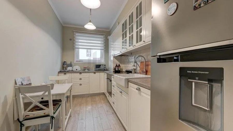 Apartament cu 3 camere decomandat, mobilat în Barbu Văcărescu