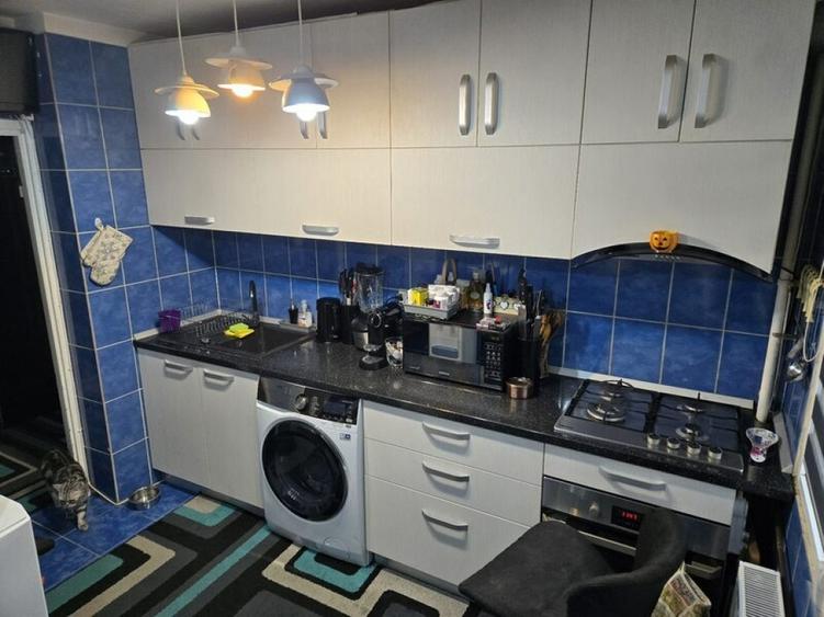 Apartament cu 3 camere semidecomandat, mobilat în Brâncoveanu