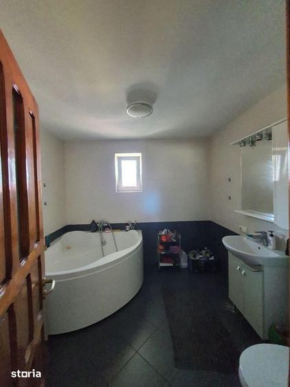 Casă cu 5 camere cu Teren 960 Mp în Valea Lupului