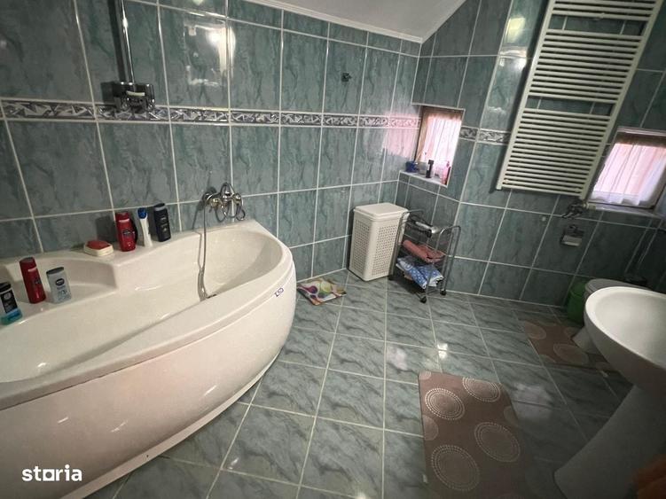 Casă cu 4 camere cu Teren 1000 Mp în Nufărul