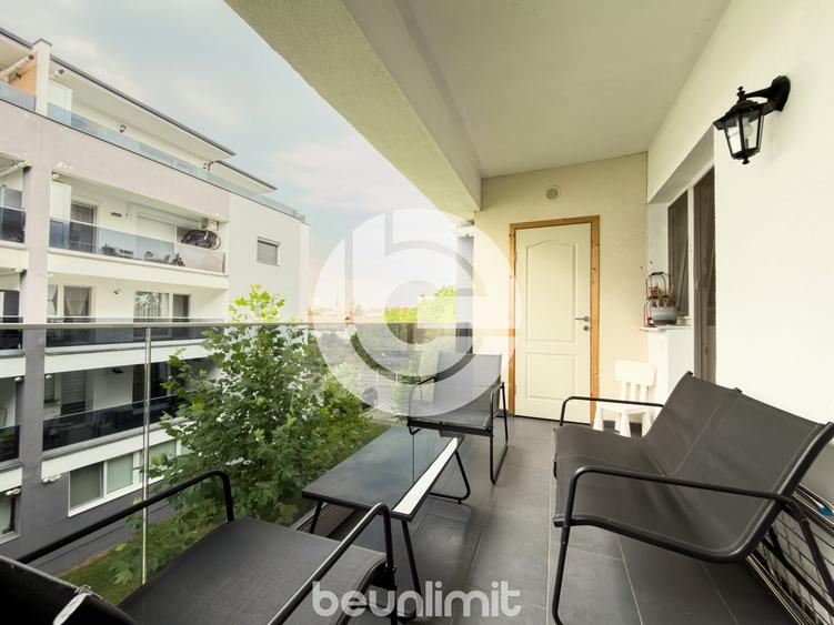 Apartament cu 3 camere semidecomandat, mobilat în Piața Cluj