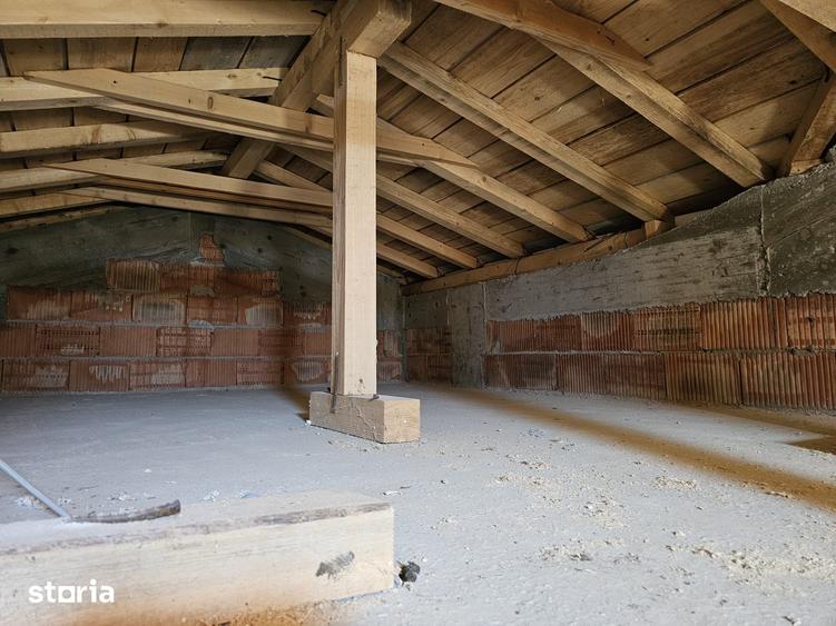 Casă cu 5 camere cu Teren 311 Mp în Central