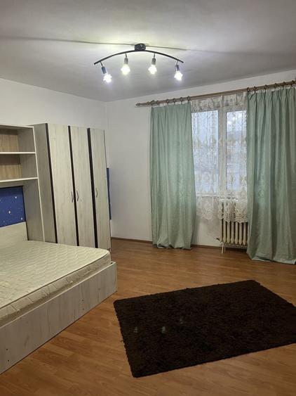 Garsonieră decomandată în Central