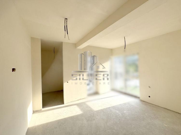 Duplex cu 5 camere cu Canalizare în Câmpului