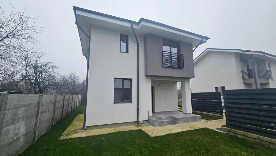 Duplex cu 4 camere cu Canalizare în Nord