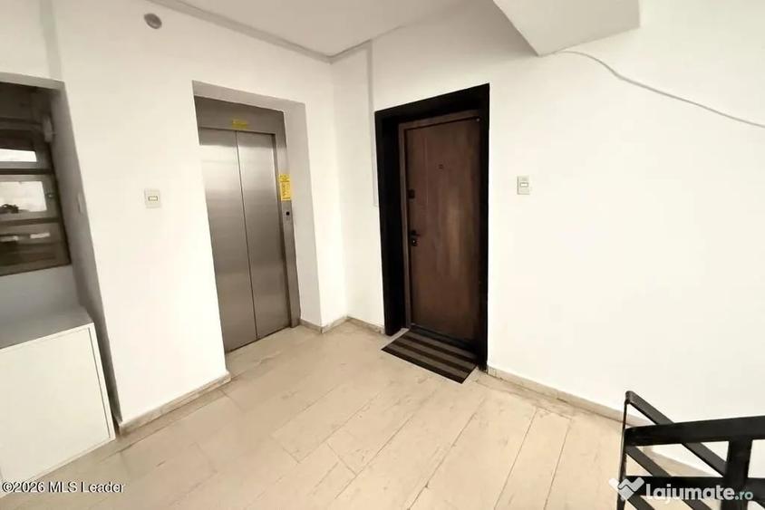 Apartament cu 6 camere decomandat în Polonă