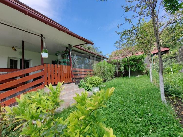 Casă individuală cu 6 camere cu Canalizare în Dâmbul Rotund