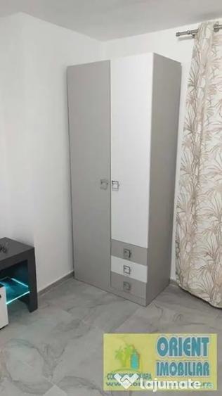 Garsonieră decomandată în Far