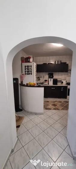 Apartament cu 3 camere decomandat, mobilat în Pantelimon