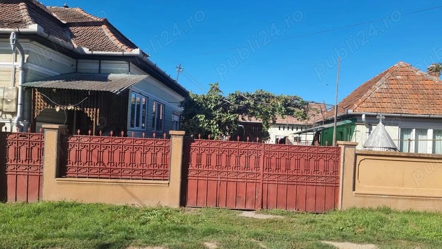 Casă cu 3 camere cu Teren 1300 Mp în Leorinț