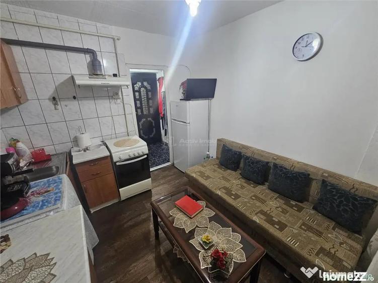 Garsonieră decomandată în Central