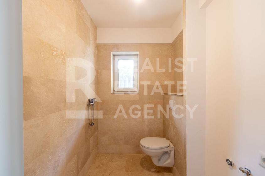 Casă individuală cu 5 camere cu Canalizare în Nord