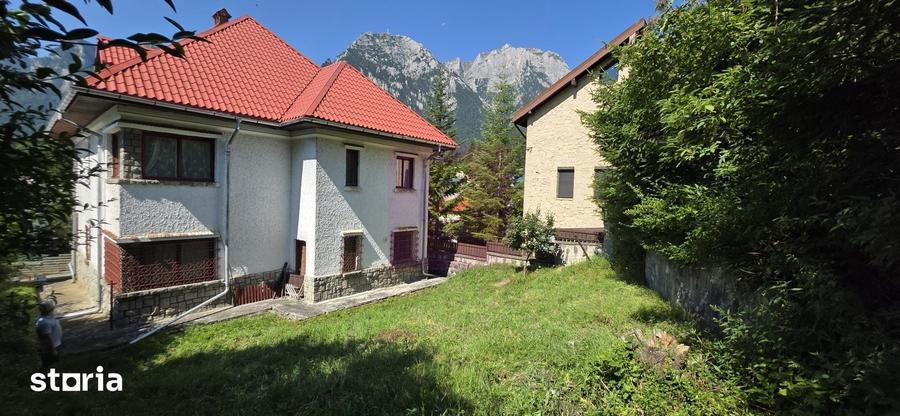 Casă cu 8 camere cu Teren 518 Mp în Central